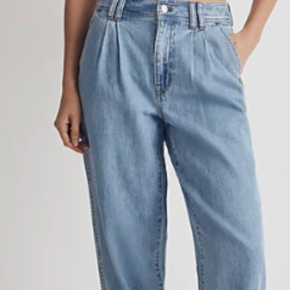 Vintage LEVI’S Misses High Waist Pleated Tapered Leg Jeans RARE Retro P227